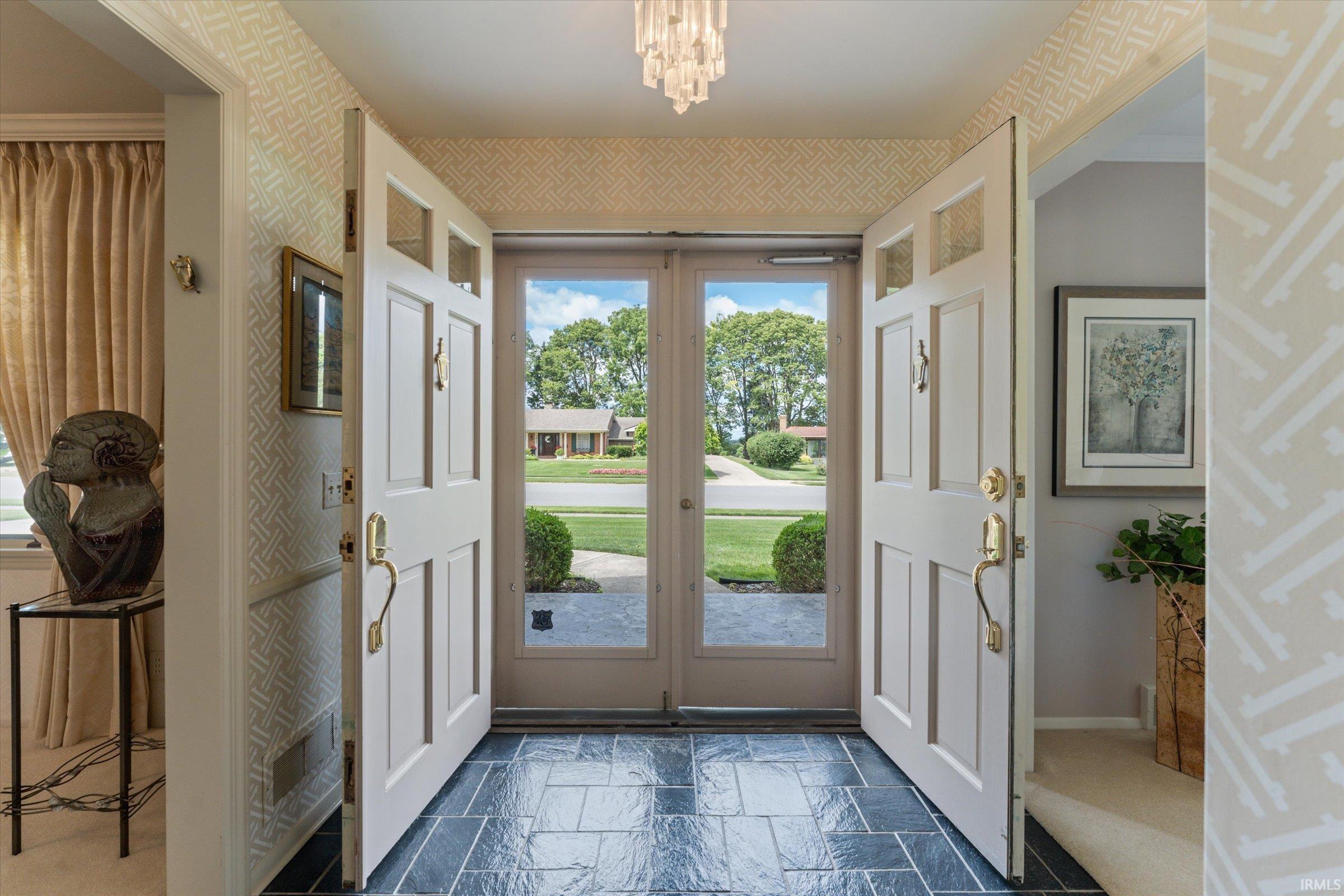 1626 Inwood Road South Bend, IN 46614 - Photo 5 of 36 Gallery Image 5