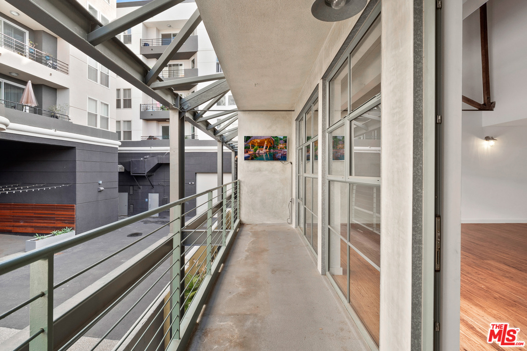 1046 Princeton Drive, Unit 210 Venice, CA 90292 - Photo 25 of 37 a view of a balcony