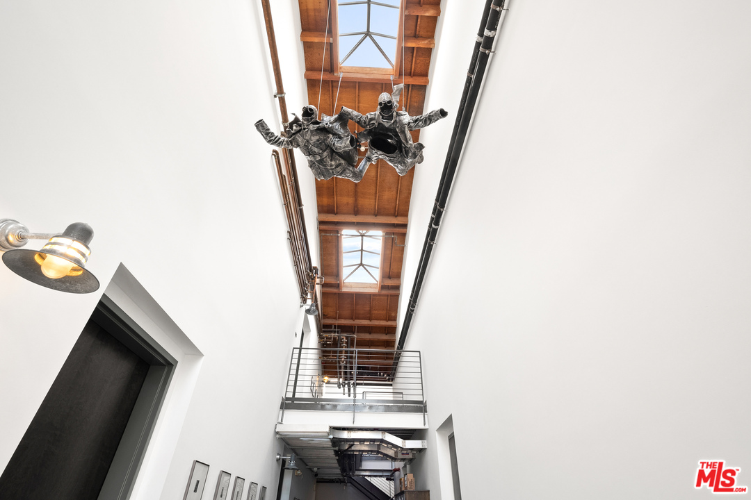 1046 Princeton Drive, Unit 210 Venice, CA 90292 - Photo 27 of 37 a view of balcony with furniture