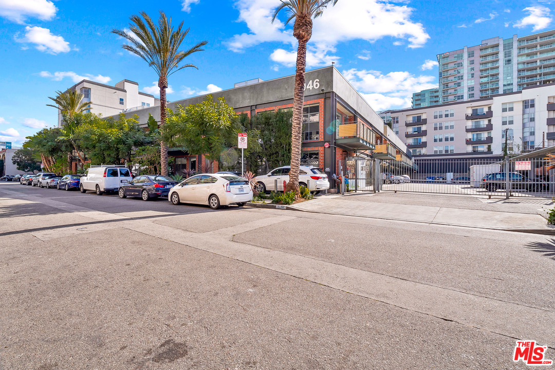 1046 Princeton Drive, Unit 210 Venice, CA 90292 - Photo 28 of 37 a cars parked in front of a building