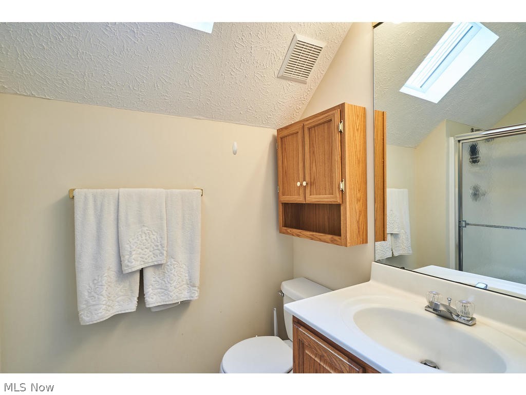 2460 Shadow Ridge Lane Fairlawn, OH 44333 - Photo 24 of 29 Private bath for fourth bedroom