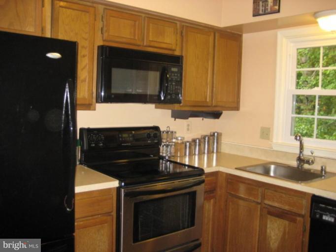 110 Finale Terrace Silver Spring, MD 20901 - Photo 2 of 7 a kitchen with a stove and a microwave