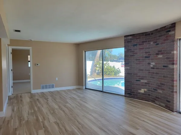 $2,950 | 1985 Cove Drive, Largo, FL 33774