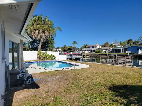 $2,950 | 1985 Cove Drive, Largo, FL 33774
