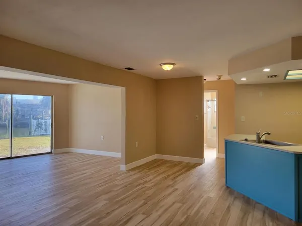 $2,950 | 1985 Cove Drive, Largo, FL 33774