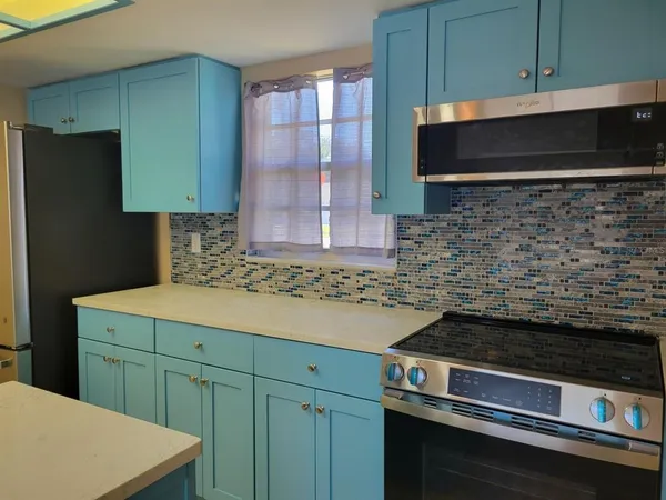 $2,950 | 1985 Cove Drive, Largo, FL 33774