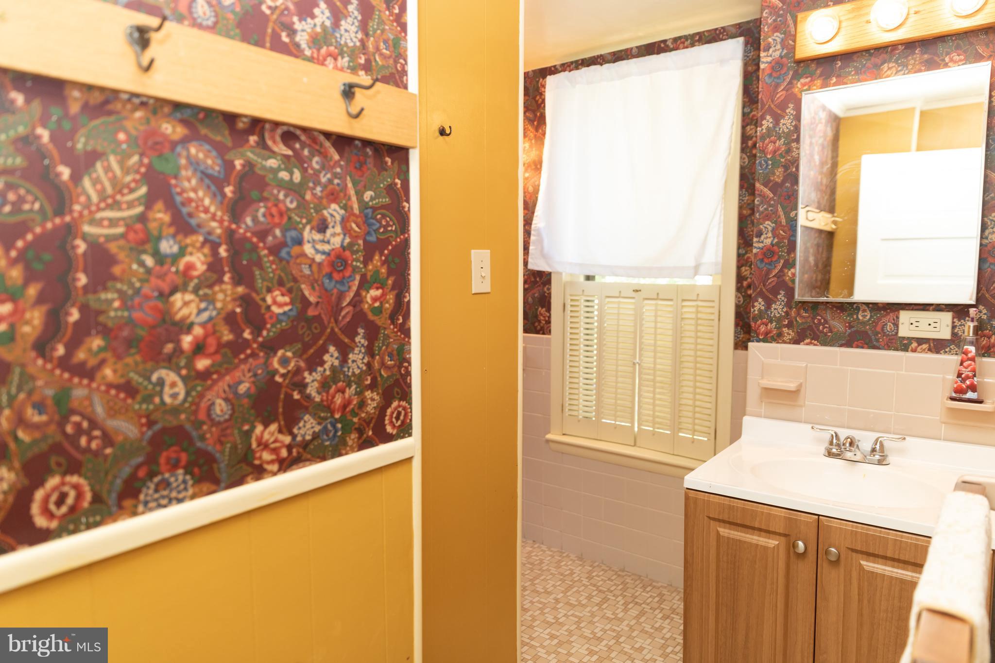 302 South Hammonds Ferry Road Linthicum Heights, MD 21090 - Photo 20 of 29 a view of washer and dryer