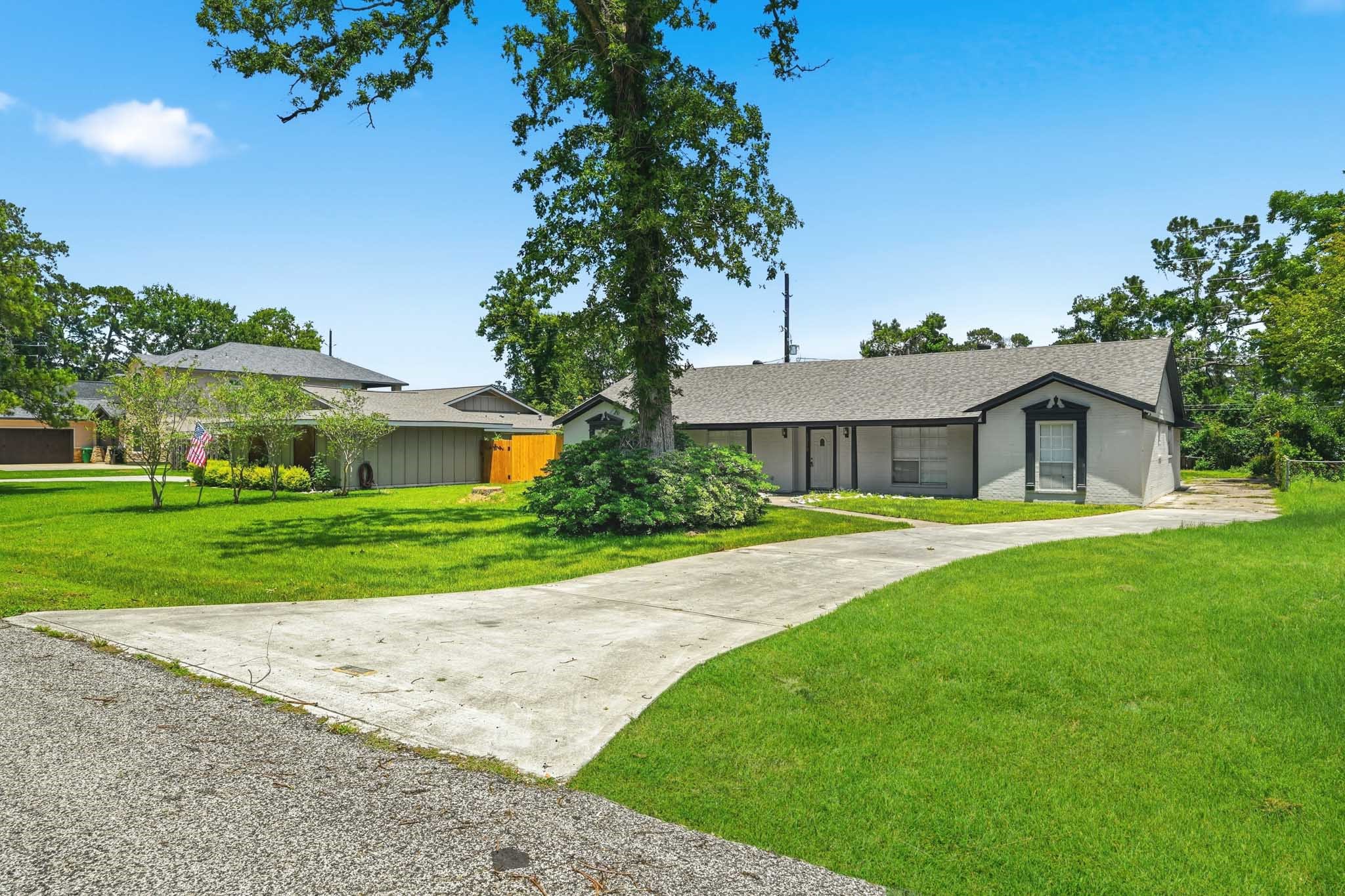 1310 Burning Tree Road Houston, TX 77339 - Photo 2 of 32