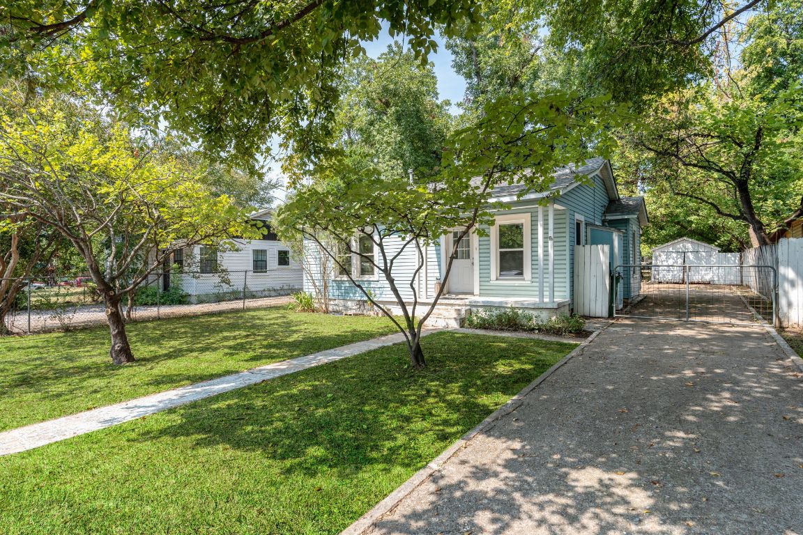 746 Springdale Road Austin, TX 78702 - Photo 3 of 20 a front view of a house with garden