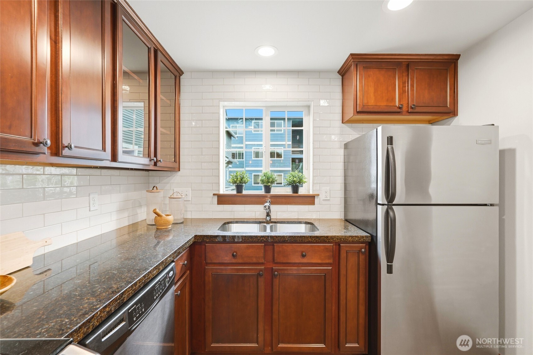 725 North 95th Street, Unit B Seattle, WA 98103 - Photo 7 of 29