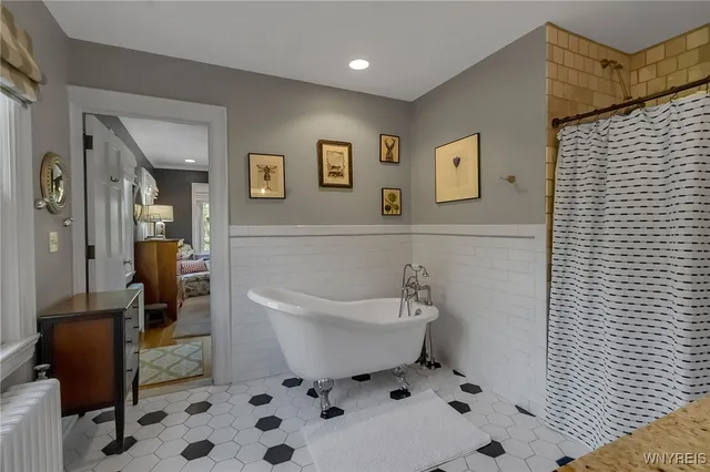 $979,000 | 5618 Armor Duells Road, Orchard Park, NY 14127