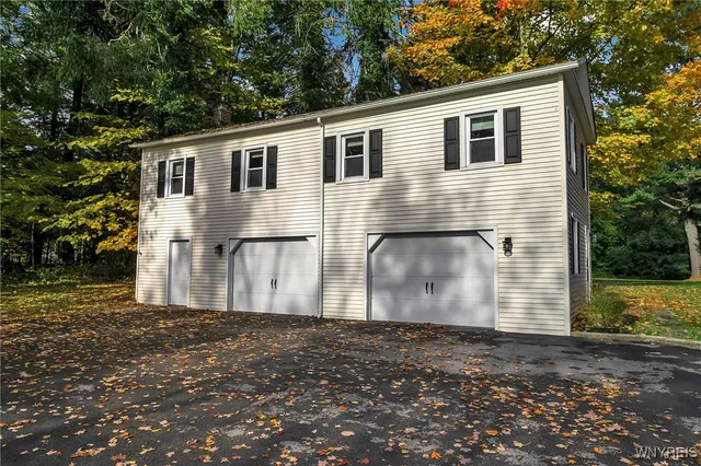 $979,000 | 5618 Armor Duells Road, Orchard Park, NY 14127