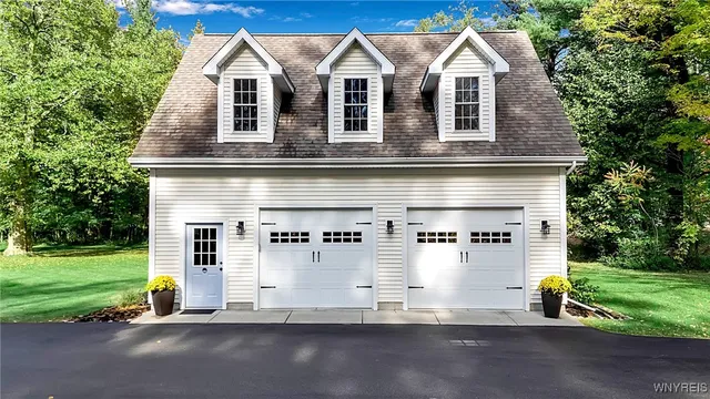 $979,000 | 5618 Armor Duells Road, Orchard Park, NY 14127