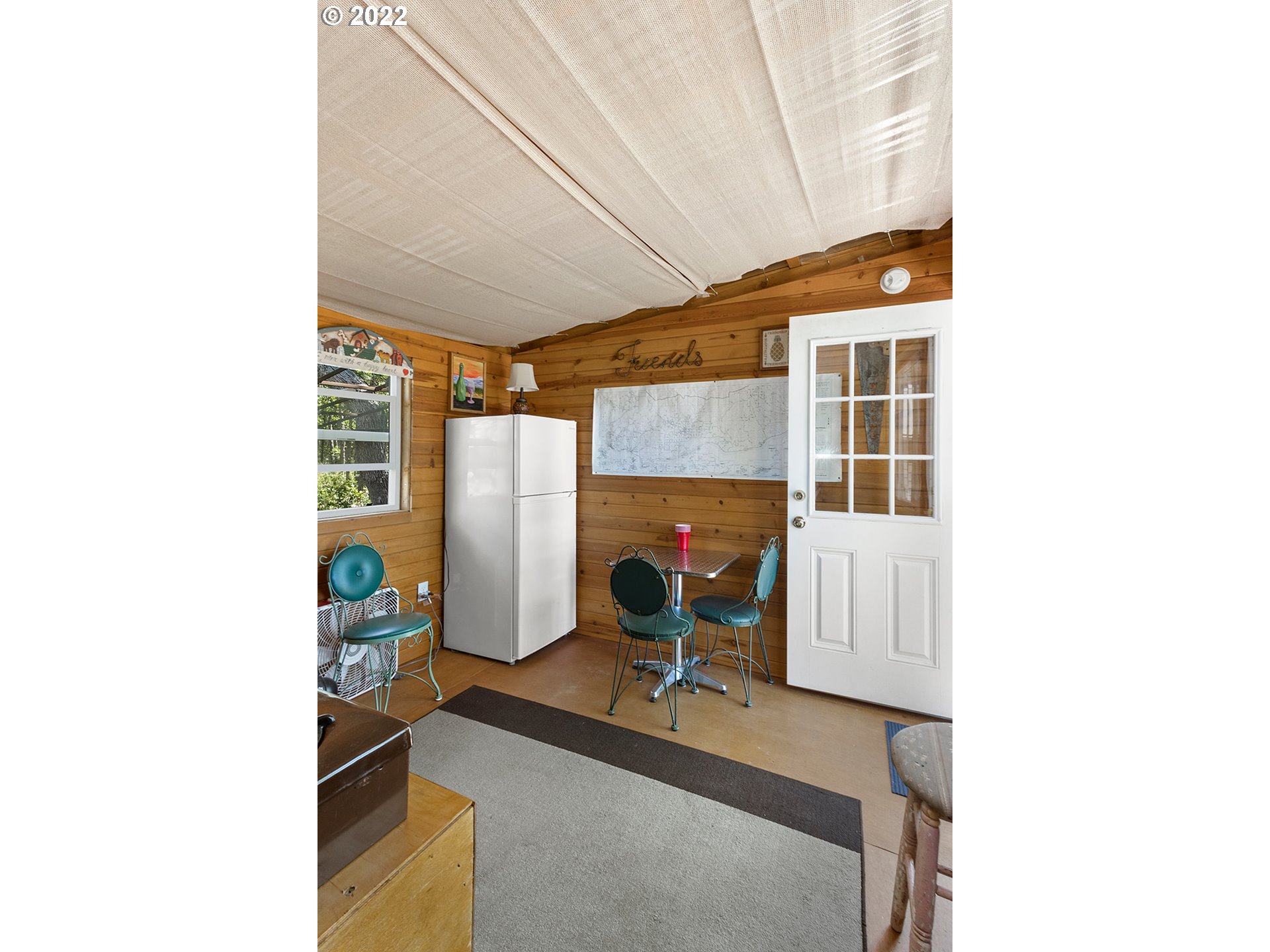 45 Buck Lane Goldendale, WA 98620 - Photo 22 of 32 a room with windows and white walls