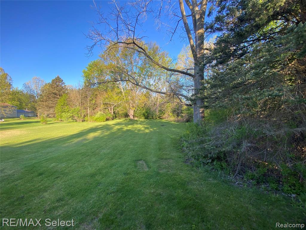 6169 Johnson Road Flushing, MI 48433 - Photo 10 of 28