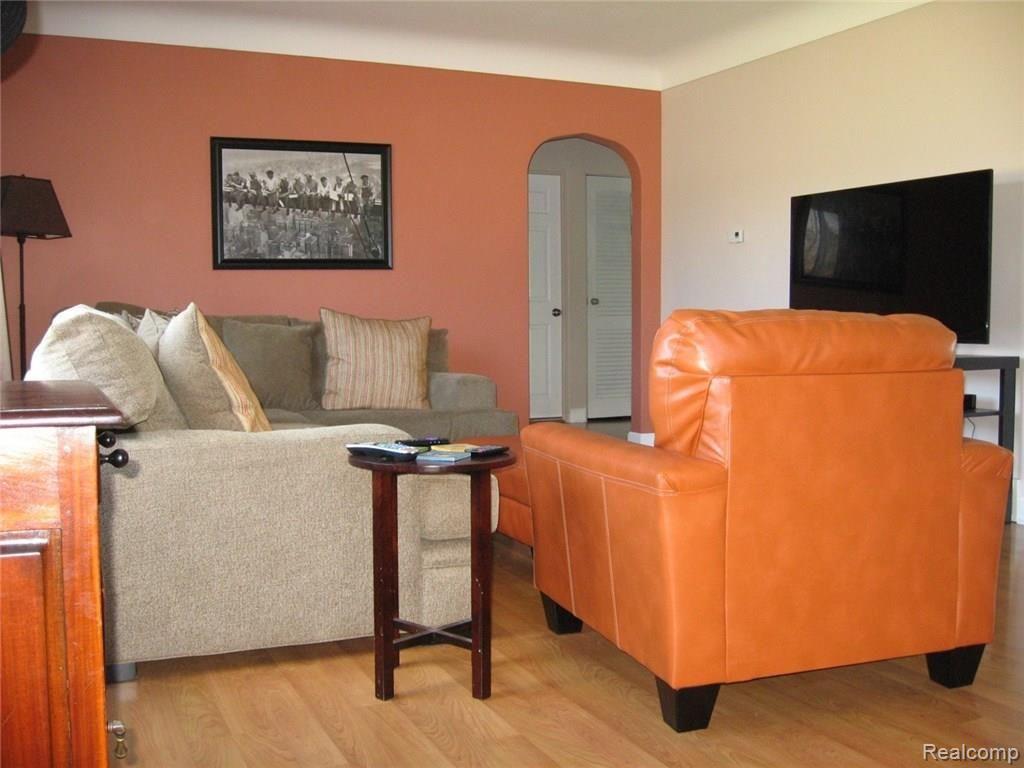 7228 Lapeer Road Davison, MI 48423 - Photo 5 of 14 7228 lapeer Living Room 1.jpg