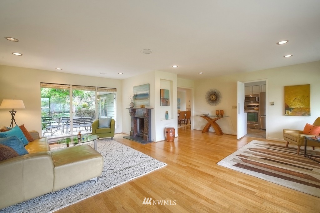 5529 Coniston Road Northeast Seattle, WA 98105 - Photo 2 of 25 Gallery Image 2