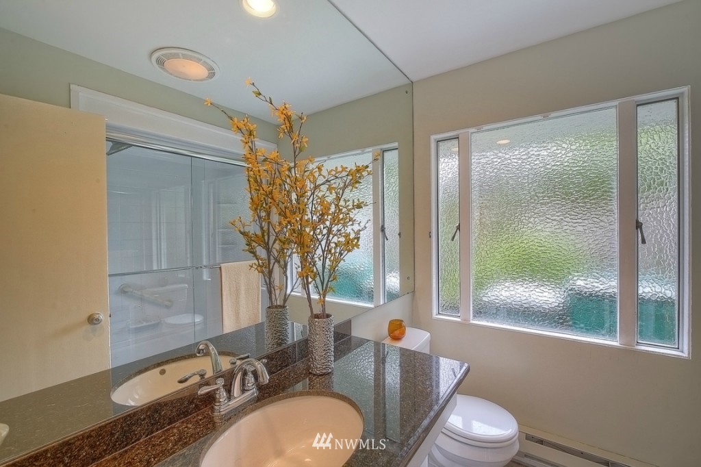5529 Coniston Road Northeast Seattle, WA 98105 - Photo 13 of 25 Gallery Image 13