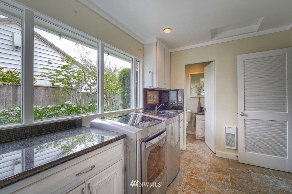 5529 Coniston Road Northeast Seattle, WA 98105 - Photo 15 of 25 Gallery Image 15