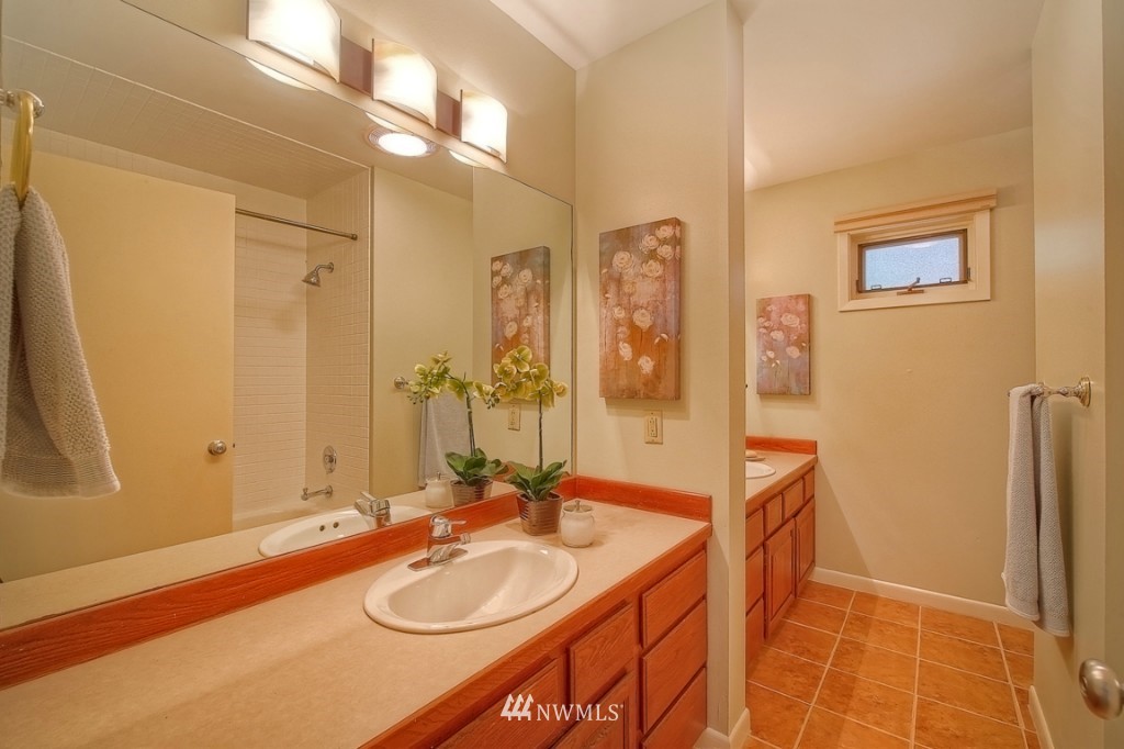 5529 Coniston Road Northeast Seattle, WA 98105 - Photo 19 of 25 Gallery Image 19