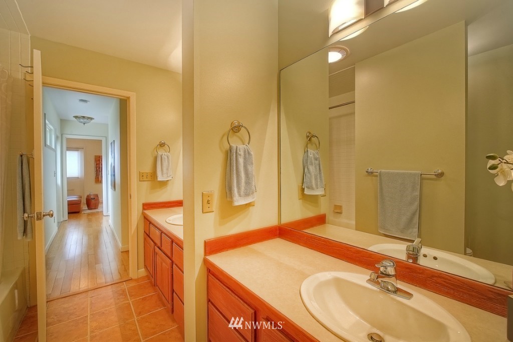 5529 Coniston Road Northeast Seattle, WA 98105 - Photo 20 of 25 Gallery Image 20
