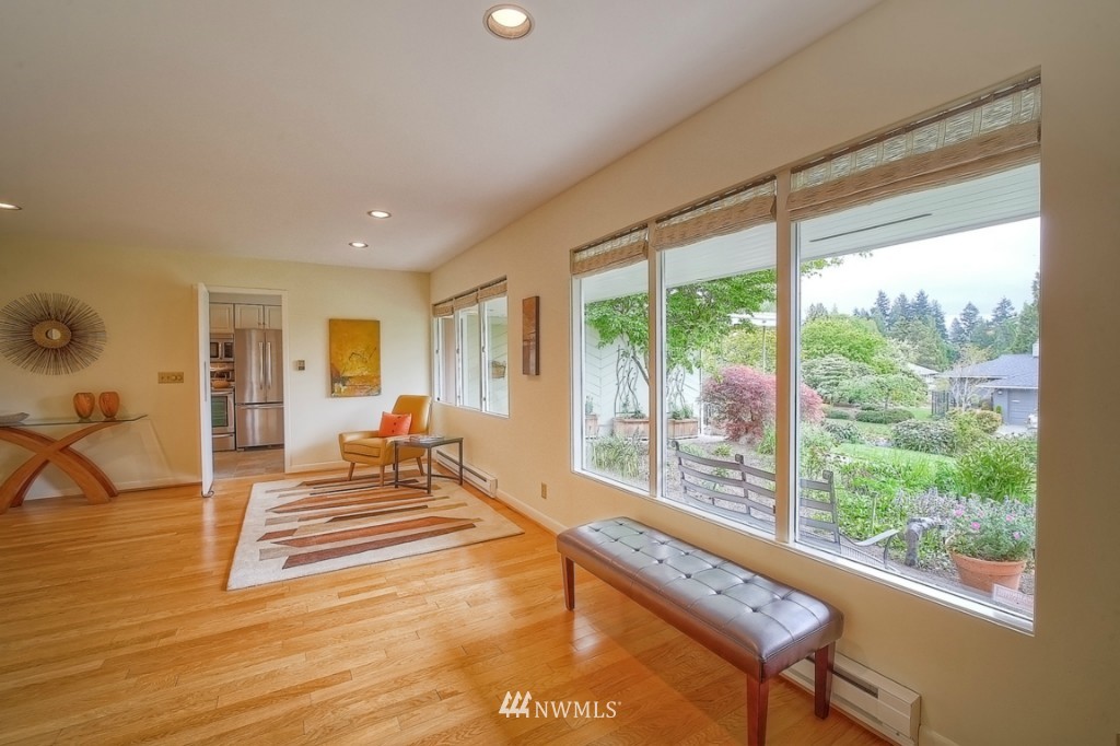 5529 Coniston Road Northeast Seattle, WA 98105 - Photo 4 of 25 Gallery Image 4