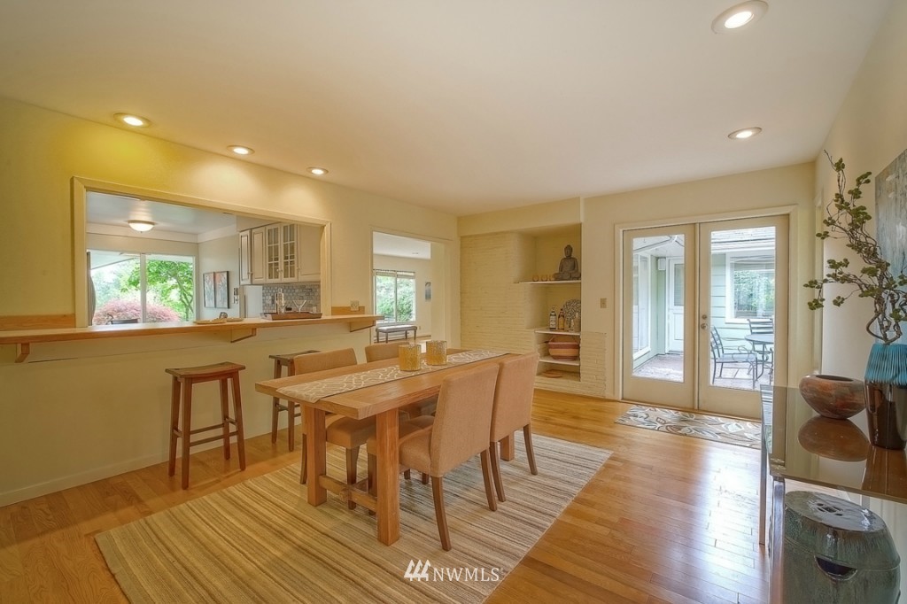 5529 Coniston Road Northeast Seattle, WA 98105 - Photo 5 of 25 Gallery Image 5