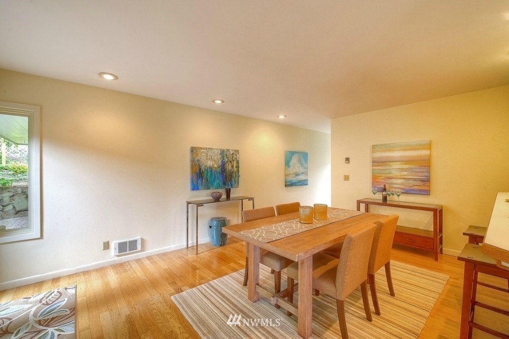 5529 Coniston Road Northeast Seattle, WA 98105 - Photo 6 of 25 Gallery Image 6