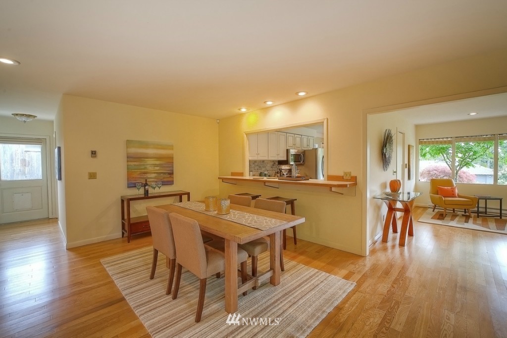 5529 Coniston Road Northeast Seattle, WA 98105 - Photo 7 of 25 Gallery Image 7