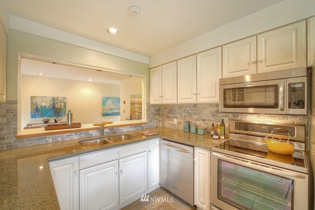 5529 Coniston Road Northeast Seattle, WA 98105 - Photo 8 of 25 Gallery Image 8