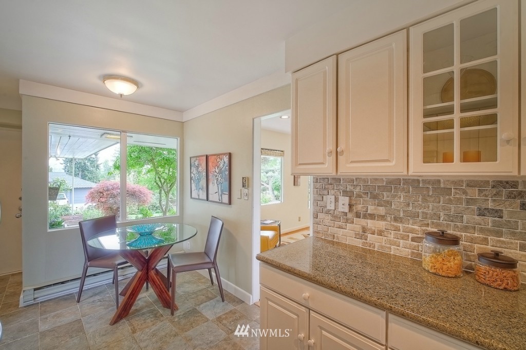 5529 Coniston Road Northeast Seattle, WA 98105 - Photo 10 of 25 Gallery Image 10