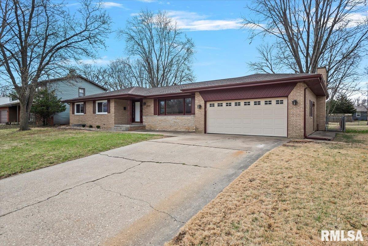 2116 Trowbridge Road Springfield, IL 62703 - Photo 2 of 42