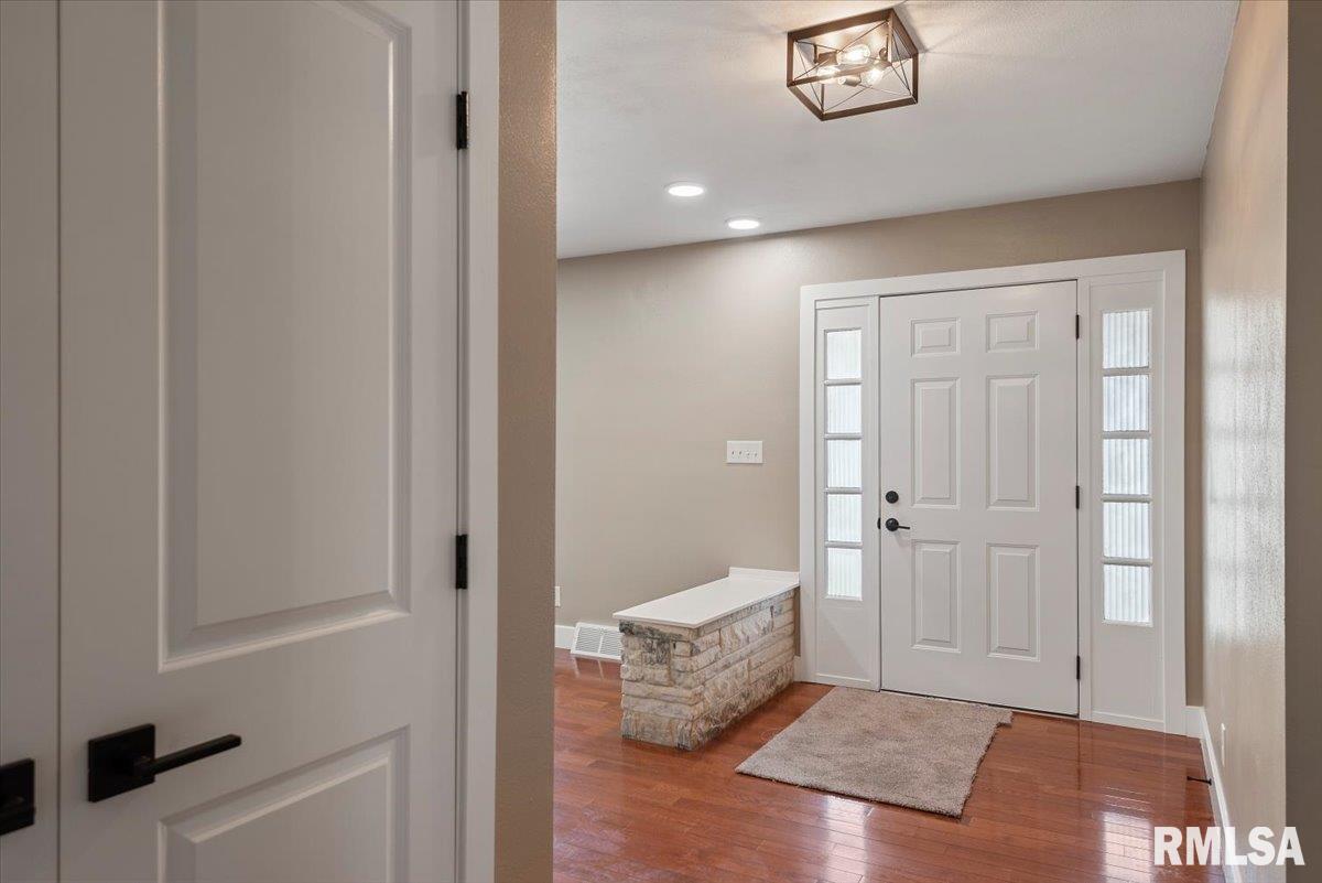 2116 Trowbridge Road Springfield, IL 62703 - Photo 4 of 42