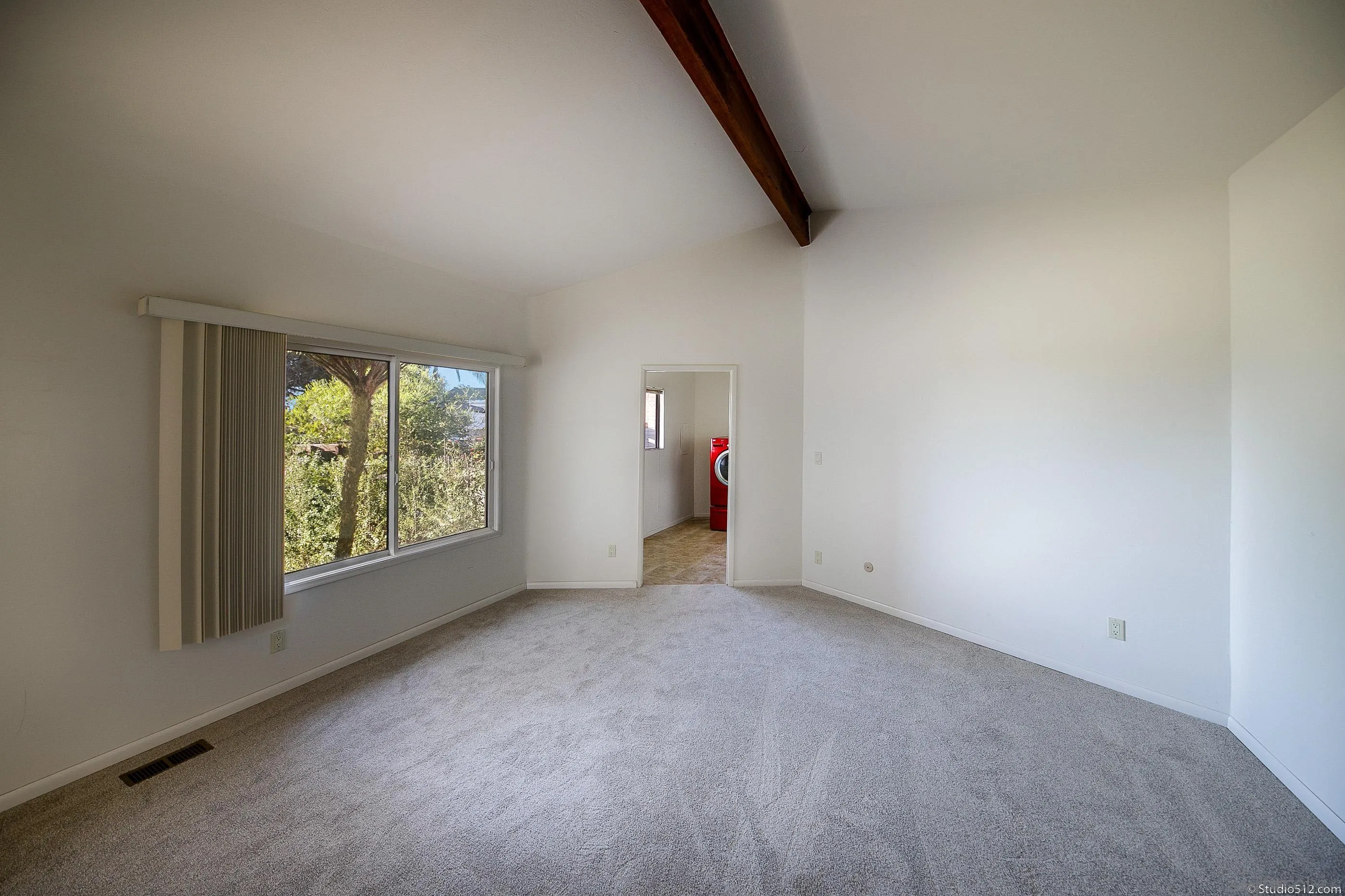 1112 Oceanic Drive Encinitas, CA 92024 - Photo 21 of 32 an empty room with windows