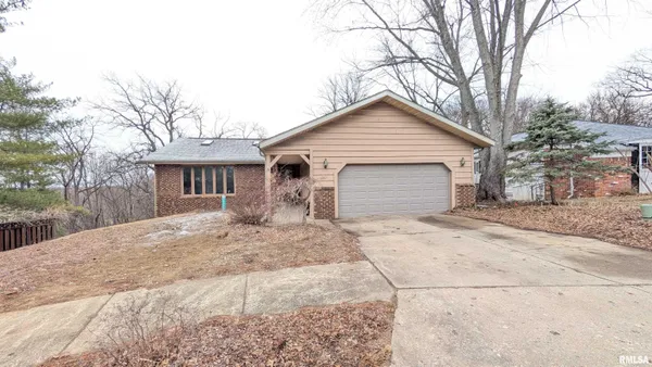 $239,900 | 1919 Sierra Court, Pekin, IL 61554
