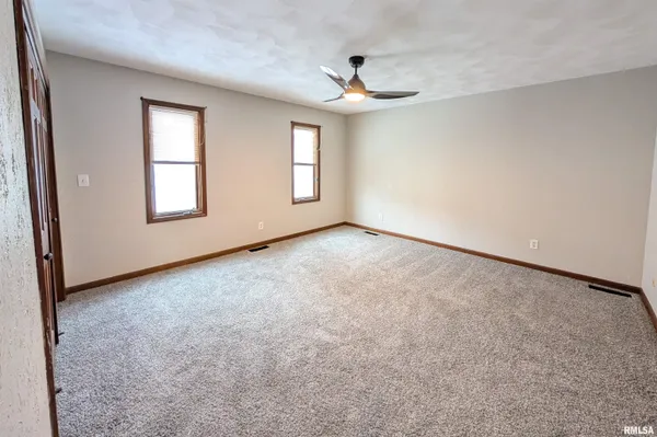 $239,900 | 1919 Sierra Court, Pekin, IL 61554