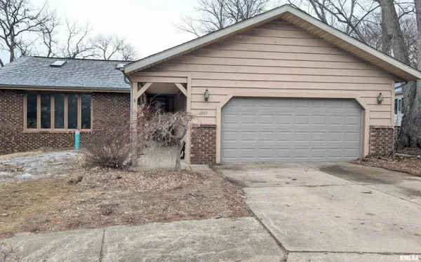 $239,900 | 1919 Sierra Court, Pekin, IL 61554