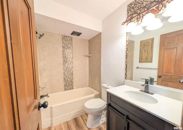 $239,900 | 1919 Sierra Court, Pekin, IL 61554