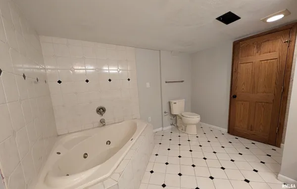 $239,900 | 1919 Sierra Court, Pekin, IL 61554