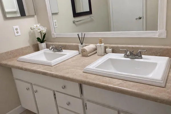 $195,000 | 715 West Ocean Avenue, Lantana, FL 33462