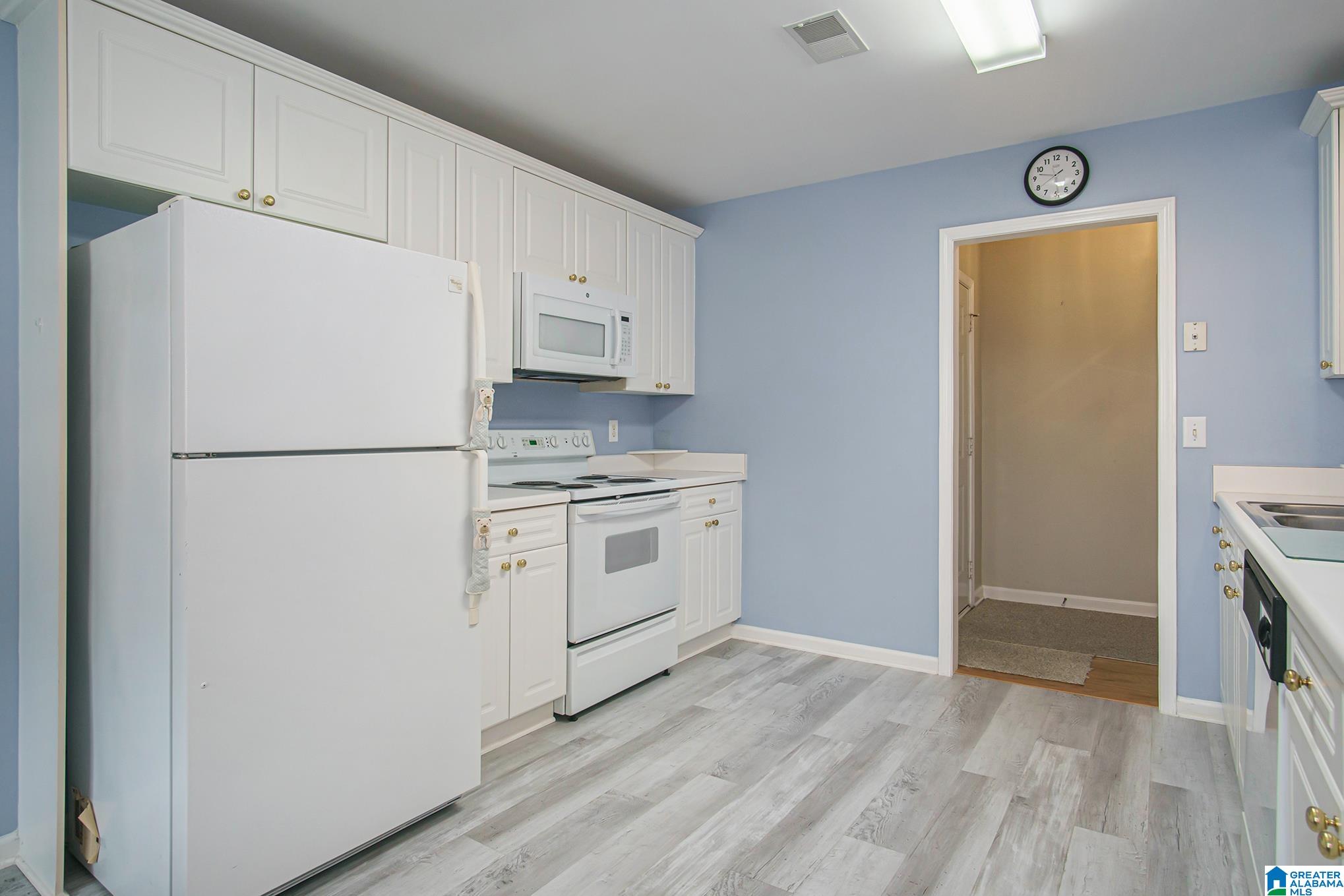 121 Hickory Point Drive Helena, AL 35080 - Photo 8 of 28