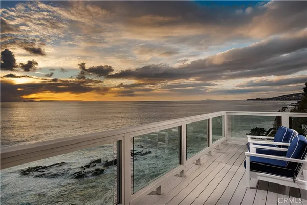 a view of a terrace with sky view