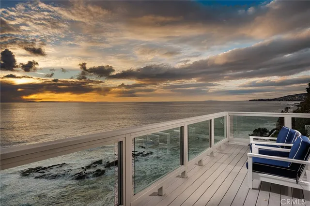 a view of a terrace with sky view