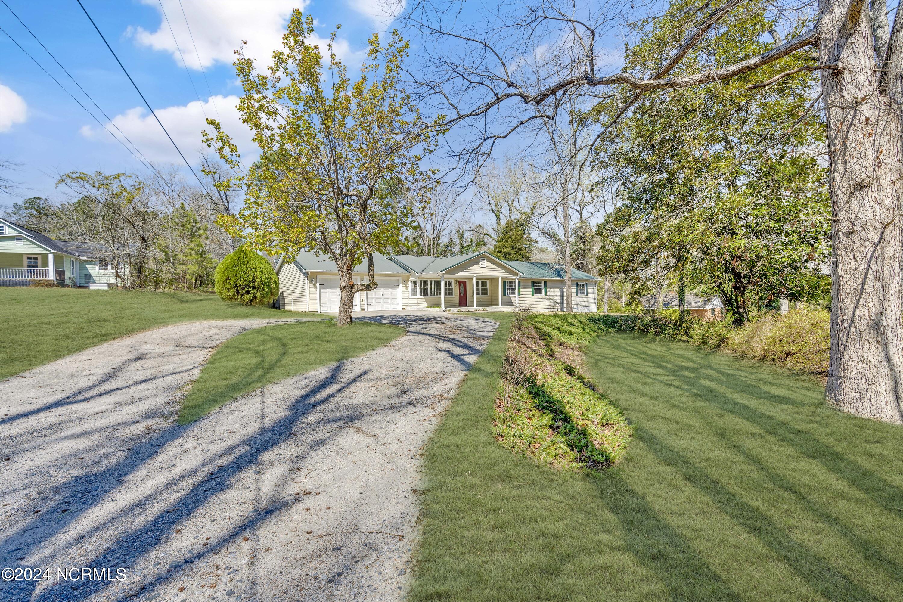 609 Roberdel Road Rockingham, NC 28379 - Photo 2 of 39 DSC07588