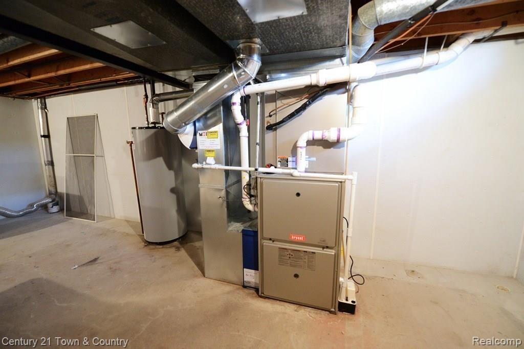 32900 Evergreen Road Franklin, MI 48025 - Photo 22 of 28 Newer Hi-Effeciency Furnace 2.jpg