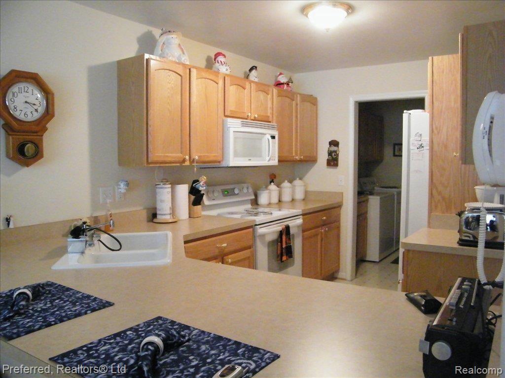 20751 Inverness Lane, Unit 8 Taylor, MI 48180 - Photo 8 of 13 kitchen