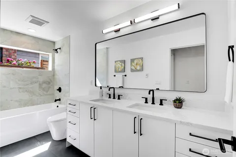 $1,098,000 | 627 West Emerson Street, Seattle, WA 98119