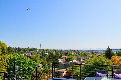 $1,098,000 | 627 West Emerson Street, Seattle, WA 98119