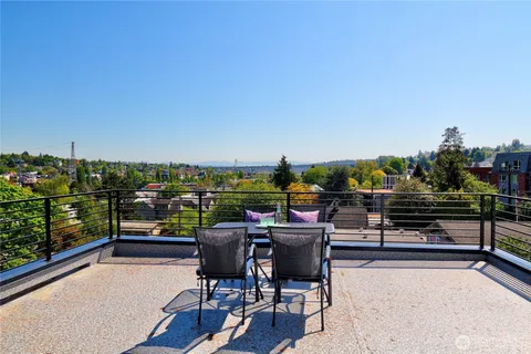 $1,098,000 | 627 West Emerson Street, Seattle, WA 98119