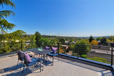$1,098,000 | 627 West Emerson Street, Seattle, WA 98119